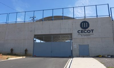 Migrantes convictos en EEUU serán enviados a una megacárcel en El Salvador