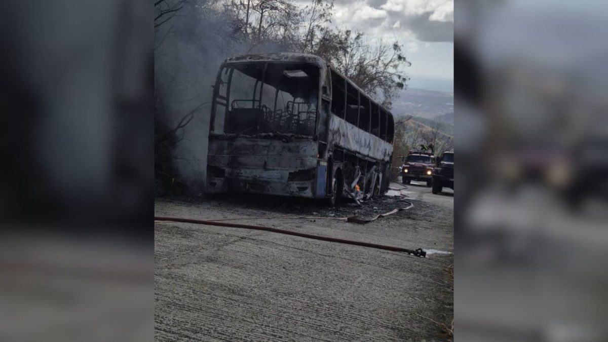 Ómnibus de Transtur se incendia en Sancti Spíritus con 20 turistas checos a bordo