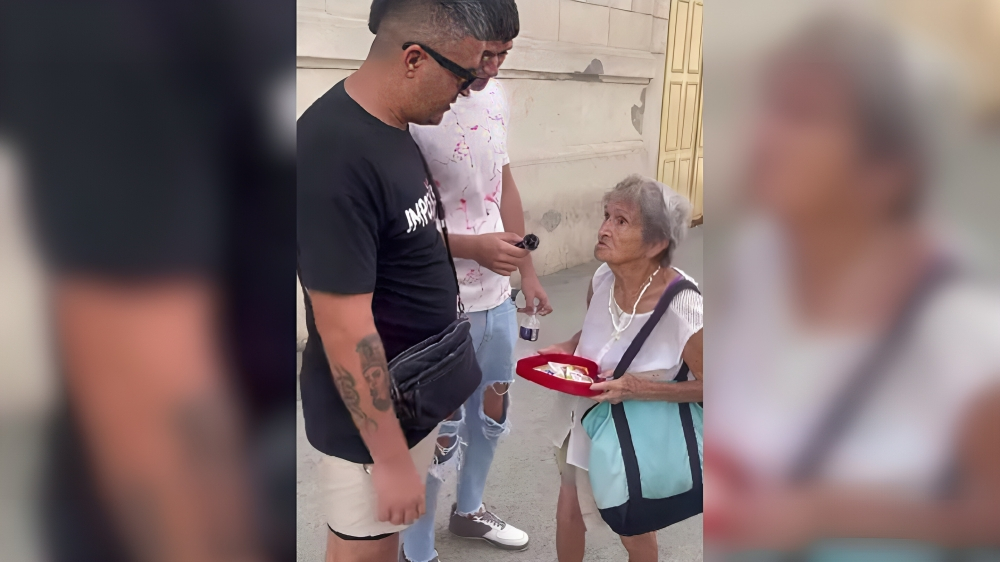 Anciana de 88 años lucha por sobrevivir vendiendo caramelos en La Habana (1)