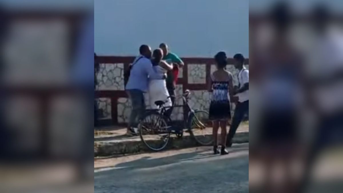 Arrestan a una madre por denunciar la escasez de comida en un poblado de Granma