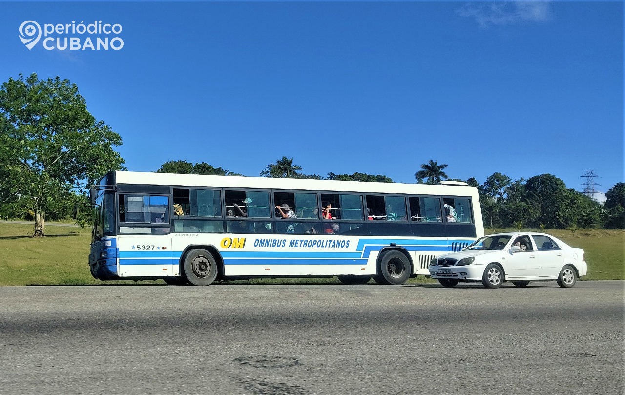 Atacan con piedras a ómnibus de transporte público en La Habana