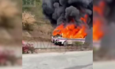 Autobús militar envuelto en llamas en plena autopista de Santiago de Cuba