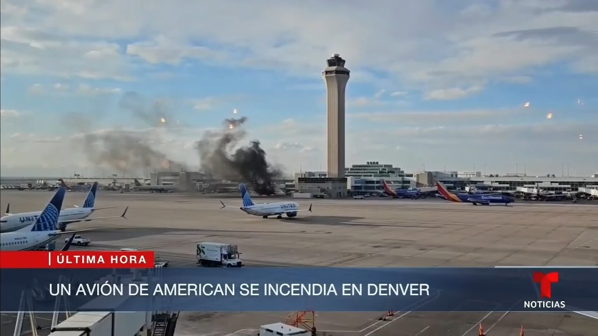 Avión de American Airlines se incendia tras aterrizar en el aeropuerto de Denver