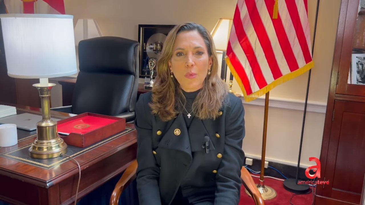 Congresista María Elvira intercede por las cubanas con I-220A detenidas por ICE en Miramar