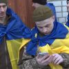 Rusia y Ucrania realizan un intercambio de prisioneros mientras negocian un alto el fuego