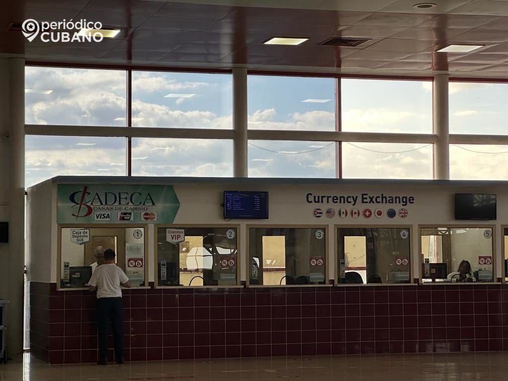 Cadeca avisa que sí tiene dólares para dar vuelto en efectivo cuando vende tarjetas Clásicas