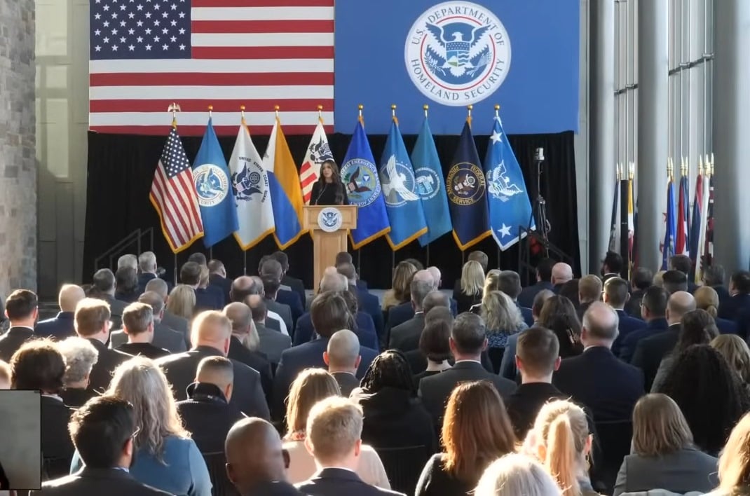 DHS hace oficial la revocación del parole para los que entraron por CBP One: “Deben irse de inmediato”