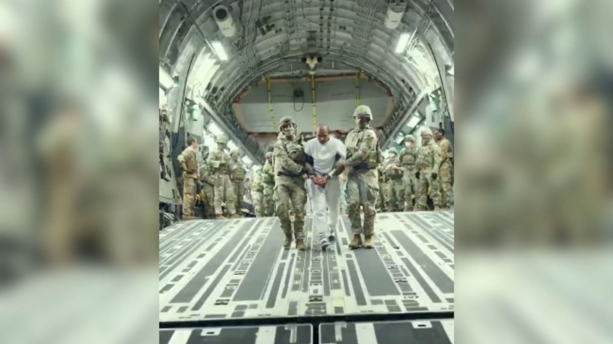 Deportan a migrantes acusados de pandillerismo desde la base naval de Guantánamo a El Salvador