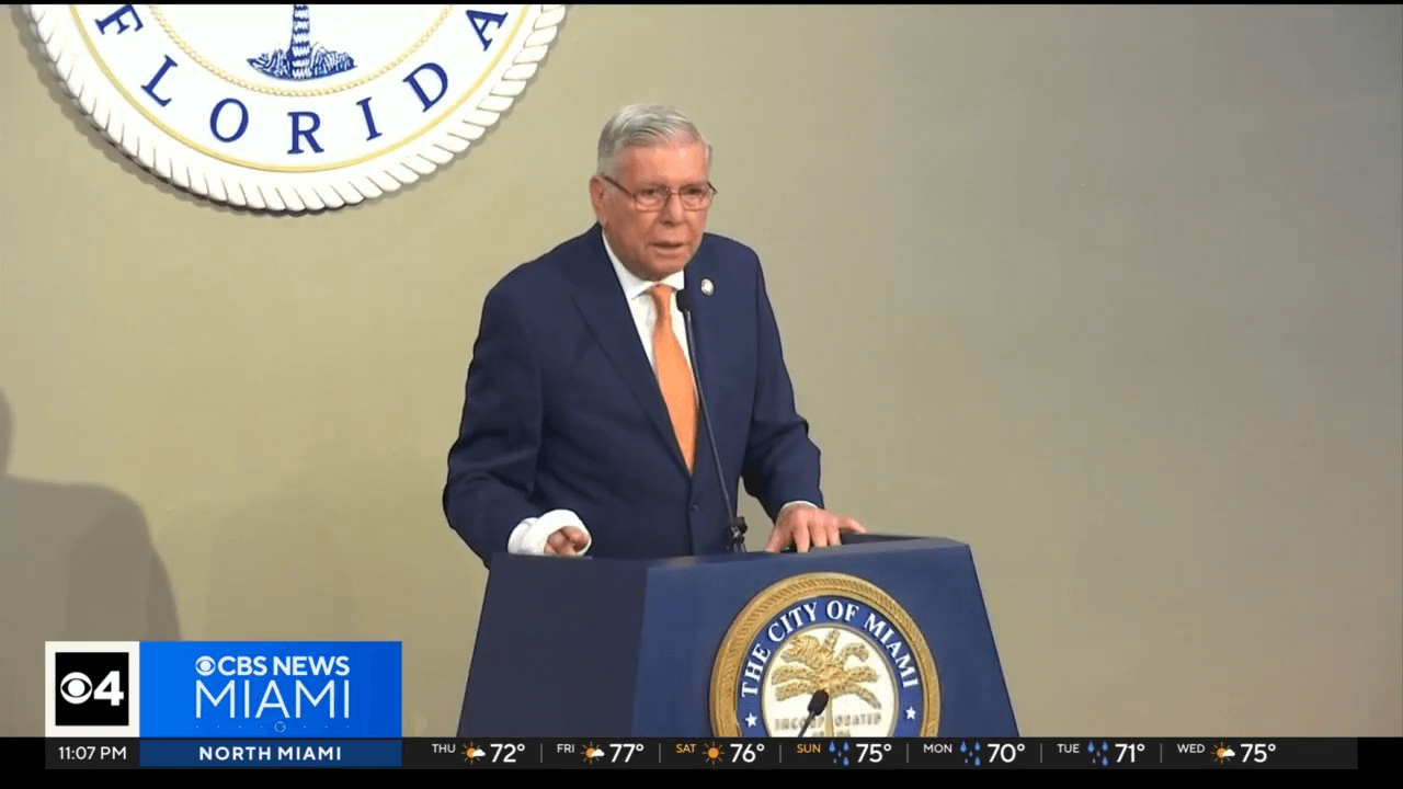 Miami convoca elecciones especiales para reemplazar al fallecido comisionado Manolo Reyes