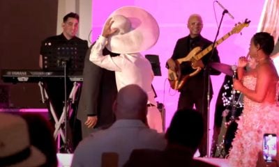 Otaola y Carlos otero beso (1)