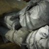 Prolifera la venta de carbón en tiendas en dólares para envíos a Cuba