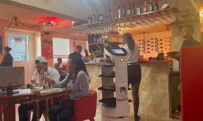 Restaurante en Cuba contrata a robot para que sirva de mesero