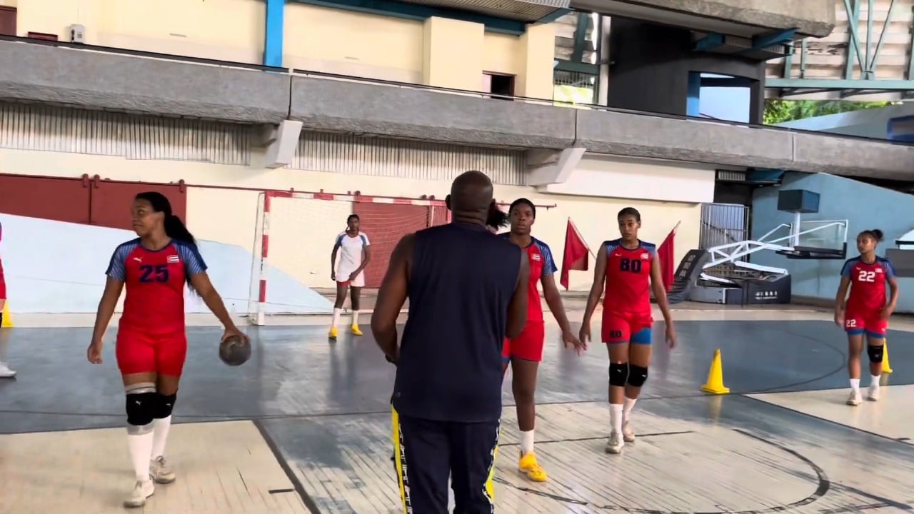 Tres balonmanistas abandonan el equipo Cuba durante un torneo en México