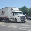 Trump exige que los camioneros de EEUU hablen inglés y pasen prueba de “alfabetización”