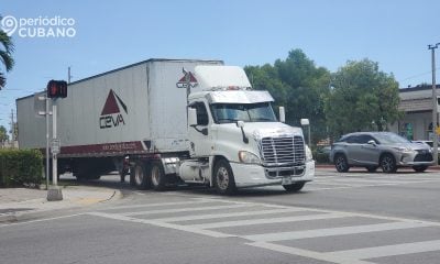Trump exige que los camioneros de EEUU hablen inglés y pasen prueba de “alfabetización”