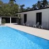 Venden chalet con piscina, cuatro cuartos y cinco baños en Siboney