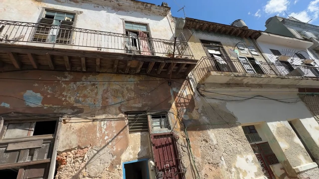 Youtuber español filma pobreza extrema en La Habana “Parece que aquí ha caído una bomba”