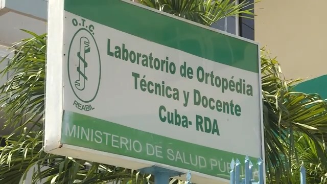 Anciana operada de cadera en Santiago de Cuba denuncia escasez total de calzado ortopédico (1)