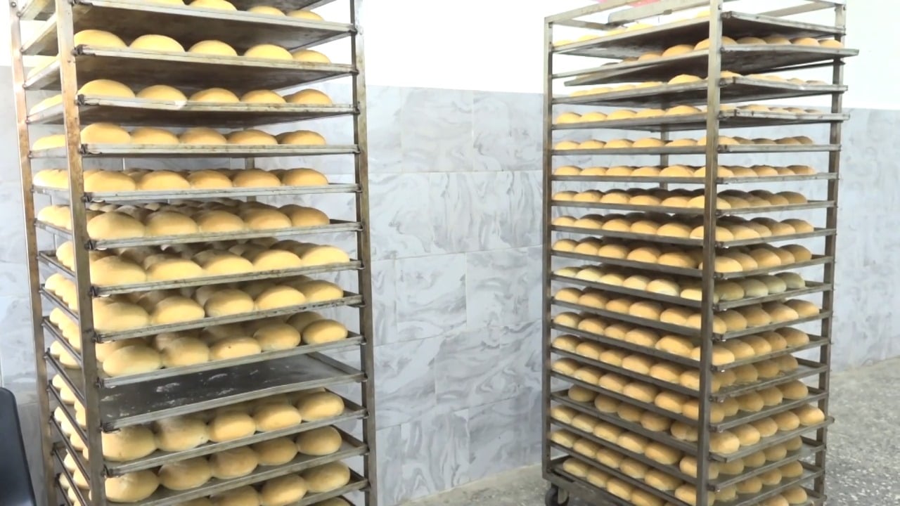 Comer pan de la bodega es una lotería, advierten funcionarios de Santiago de Cuba
