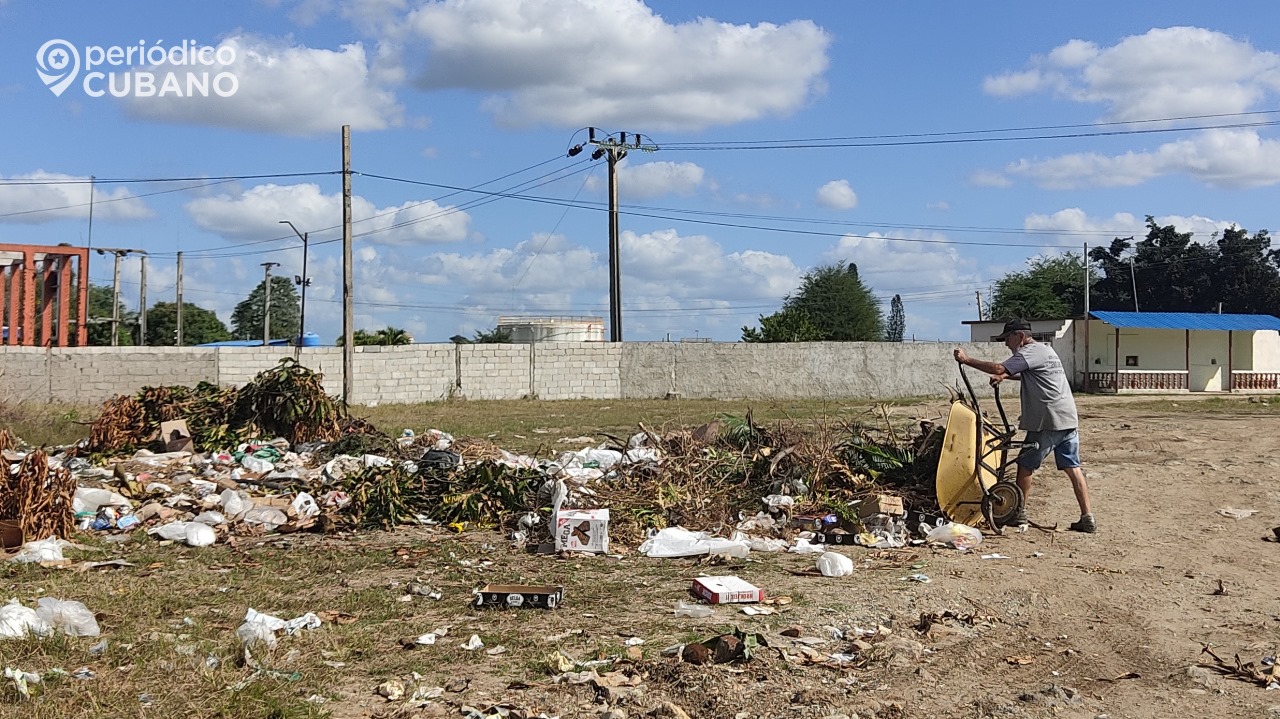 Cubano se queja de un vertedero para quemar basura que ya tiene 20 años contaminando