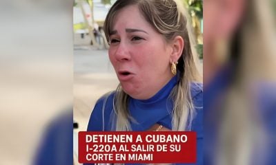 Cubanos lamentan la detención de sus familiares migrantes al salir de los juicio de asilo en Miami (1)