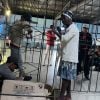 Cubanos sin techo sobreviven en la Terminal de Ómnibus La Villanueva