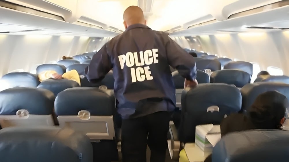 DHS pagó 1.000 dólares y le regaló el boleto de avión al primer migrante que optó por la autodeportación