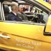 Díaz-Canel prueba en Rusia los Moskvitch que se enviarán a Cuba para taxis