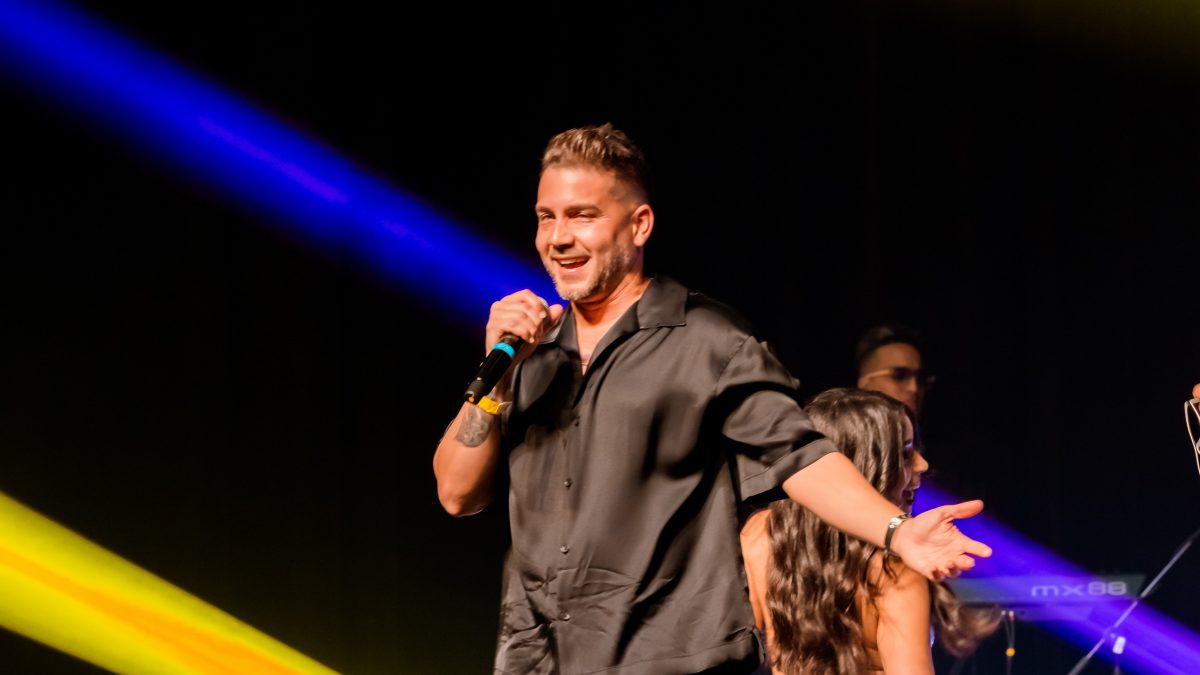 Cantante El Boni