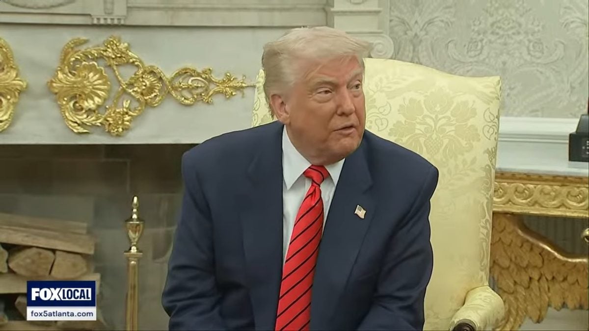 El presidente Donald Trump afirma que los hutíes se rindieron en Yemen