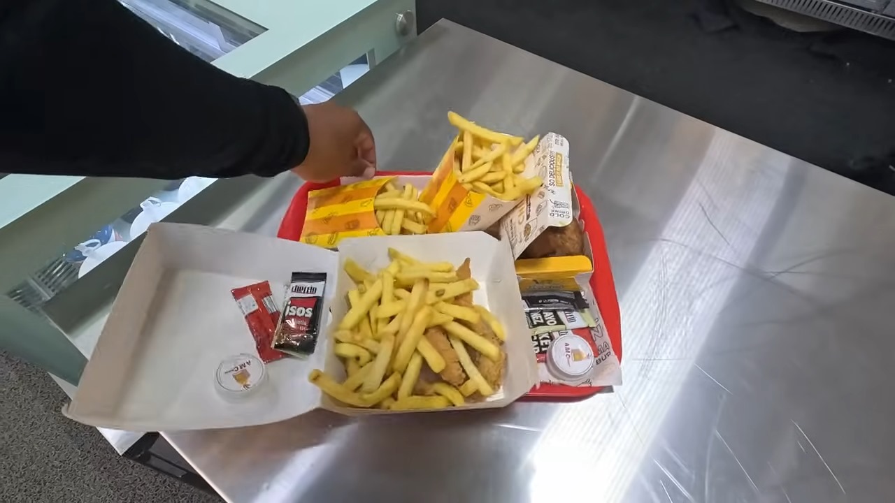 Imitación de la franquicia de pollos KFC causa sensación en La Habana (2)