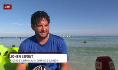 Jhoen Lefont rompe récord mundial en dominio del balón en el agua
