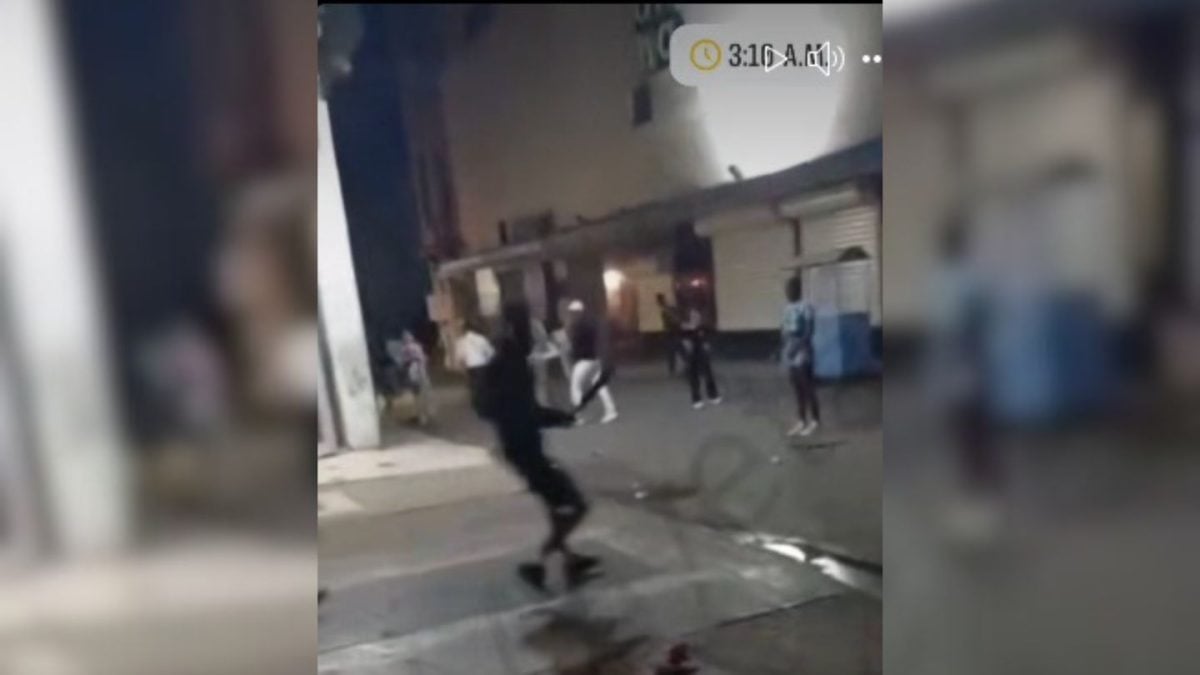 Jóvenes se enfrentan con machetes en el Boulevard San Rafael de La Habana