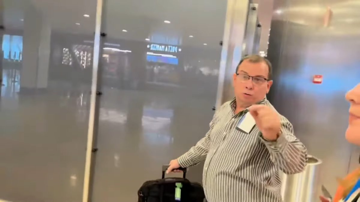 Periodista Mario J. Pentón confronta al exespía Fernando González Llort en aeropuerto de España