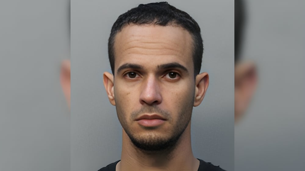 Piden la deportación de cubano arrestado por robo mientras repartía paquetes en Miami-Dade (1)