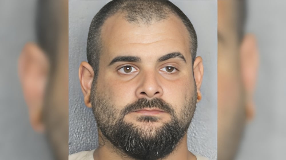 Sospechoso de robo postal arrestado mientras se escondía en casa de su madre en Hialeah (1)