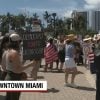 Cientos de personas protestaron contra las políticas de Donald Trump en el sur de Florida (1)