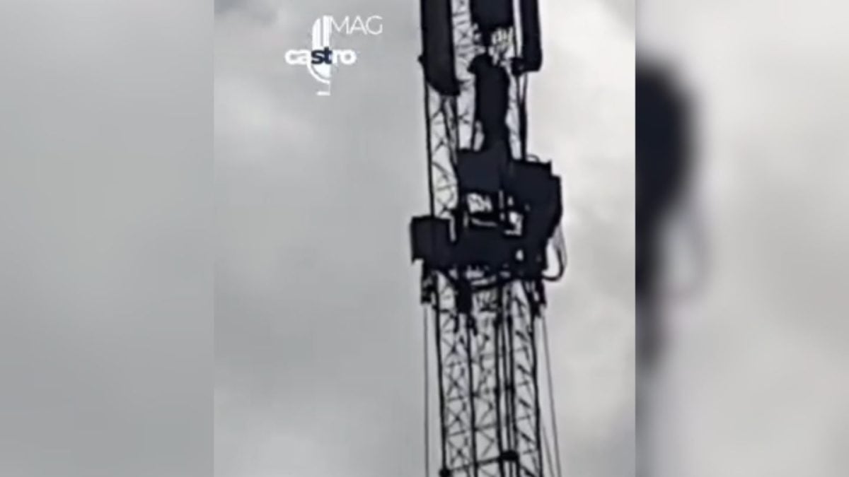 Cubano se sube a la “Torre 49” de Etecsa en la Isla de la Juventud