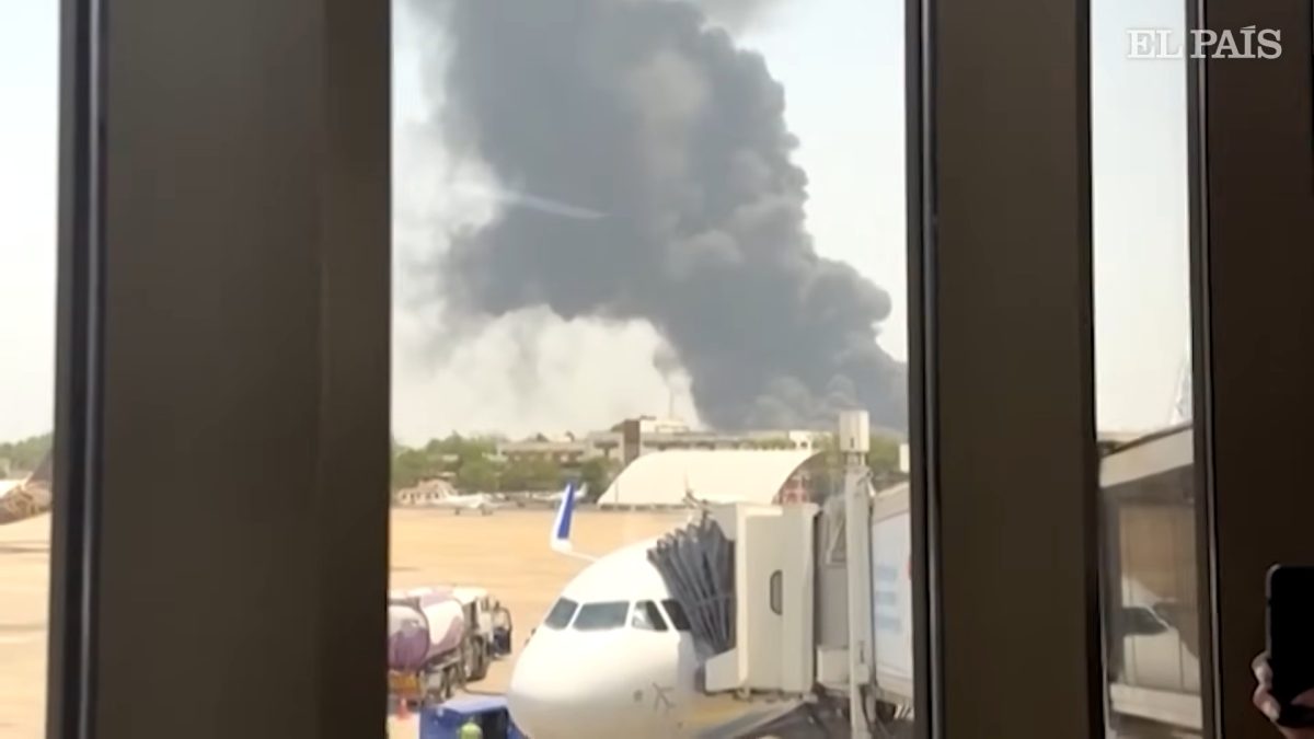 Encuentran 204 cadáveres tras caída de un avión comercial en la India