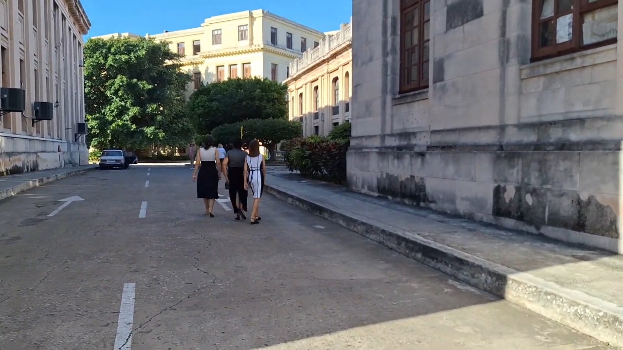 Estudiantes universitarios convocan a un paro de clases en protesta contra Etecsa