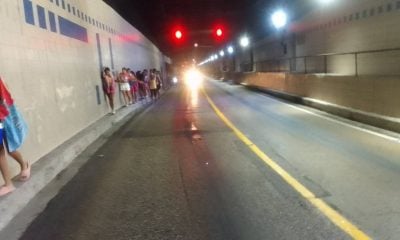 Guagua se queda sin gasolina en túnel de La Habana niños salen a pie ante el riesgo de ser atropellados