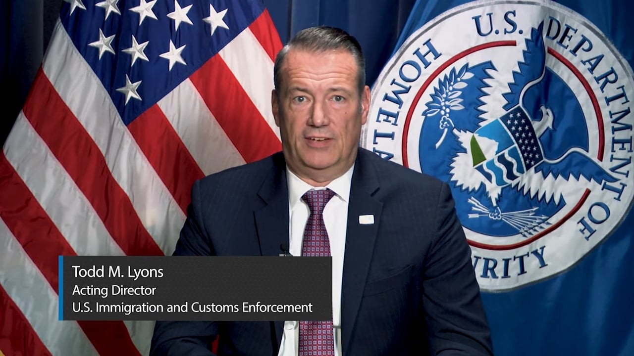 ICE ha desplegado oficiales en las afueras de las Cortes de Inmigración.