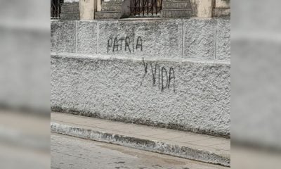 Protesta de estudiantes en Cuba escriben “Patria y Vida” en preuniversitario de Santa Clara