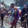 Vecinos de Marianao recogen cerveza Cristal del suelo tras accidente de camión