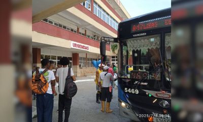 Chofer sale de la ruta para llevar a un pasajero con fuerte dolor al hospital naval en La Habana