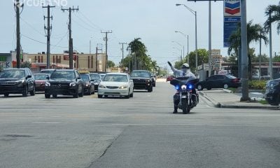 Florida introduce luces azules junto a semáforos, ayudará a la policía de tránsito