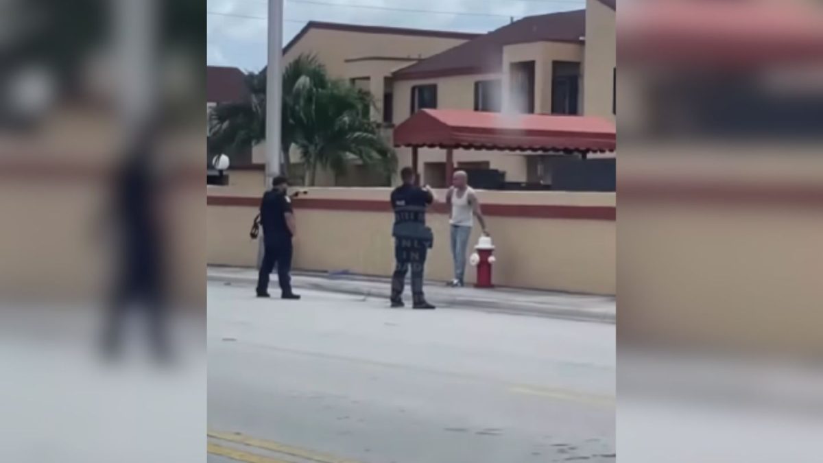 Graban cuando un hombre recibió el disparo de un Taser mientras huía de la policía en Hialeah