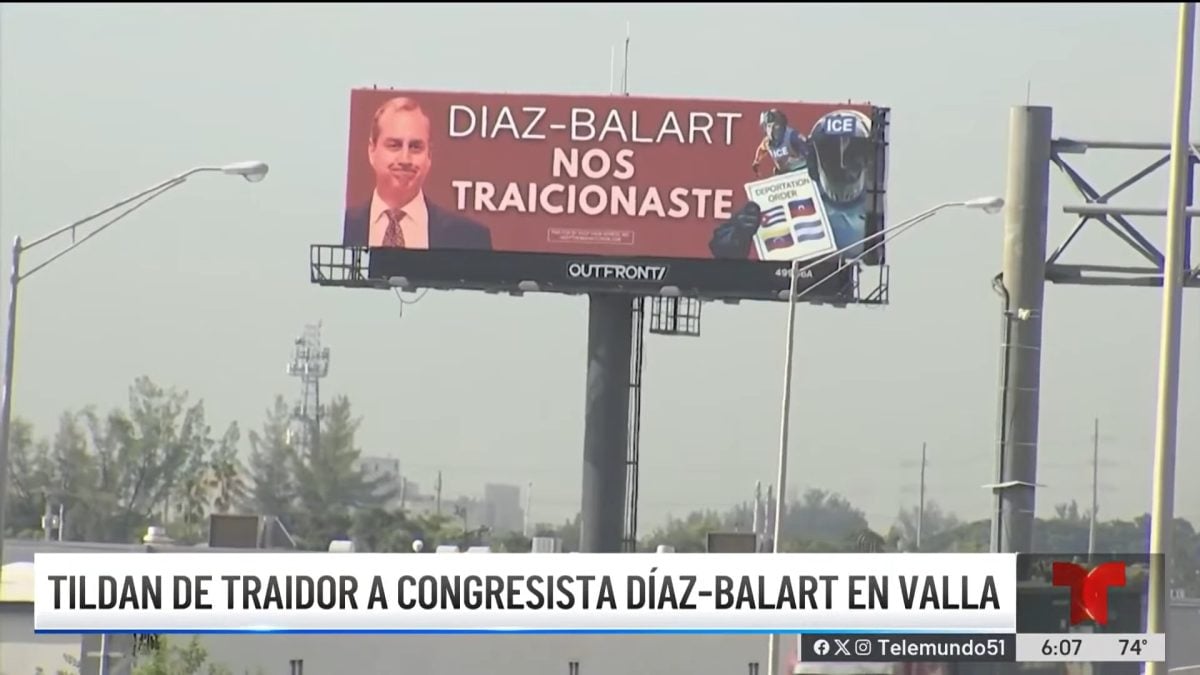 Instalan en Hialeah una valla contra Mario Díaz-Balart por las deportaciones de migrantes