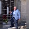 Mike Hammer deposita una ofrenda en la tumba del activista cubano Osvaldo Payá