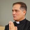 Sacerdote envía mensaje al pueblo “La Isla es de ustedes, no de los comunistas”